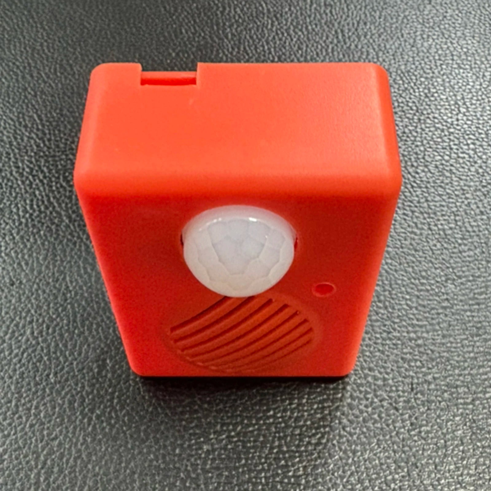 Halloween Sound Player with Spooky Sound Effects Wireless Bluetooth Horror Speaker Box for Halloween Scary Scream Noise Maker